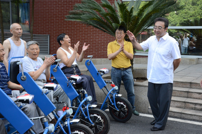 民政厅厅长益西达瓦来我院视察