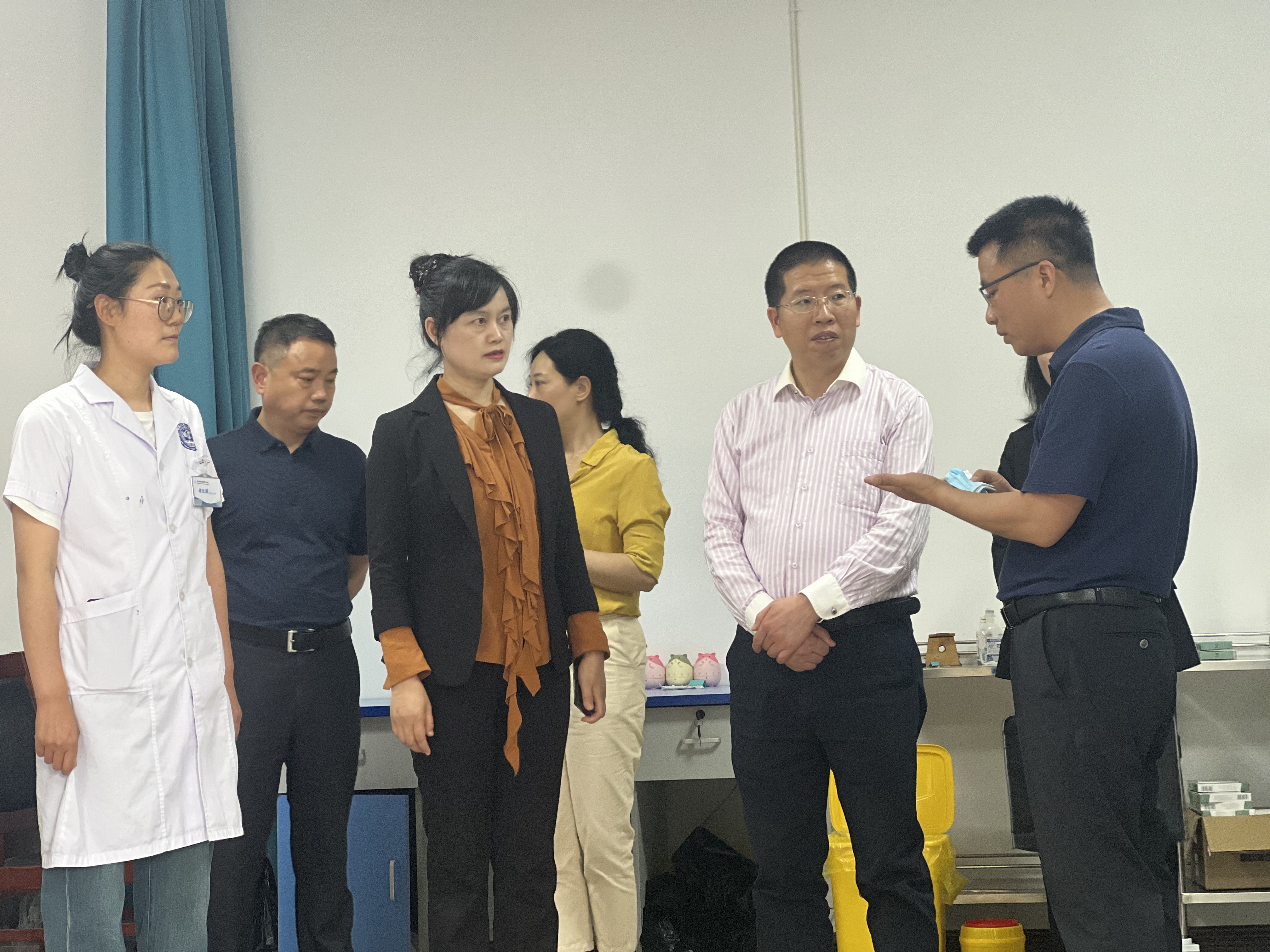 省委编办副主任钟建发一行到省第三退役军人医院调研
